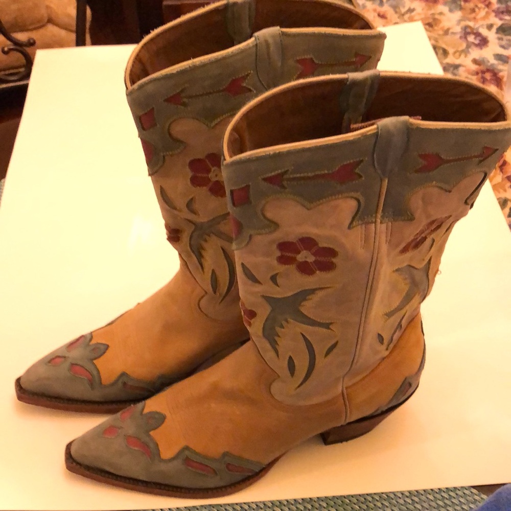 Tan, blue, & maroon Montana Never worn embroidered boots.
